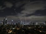Iran Gempur Israel Habis-habisan Lagi, Targetkan Tel Aviv dan Pembangkit Listrik di Haifa