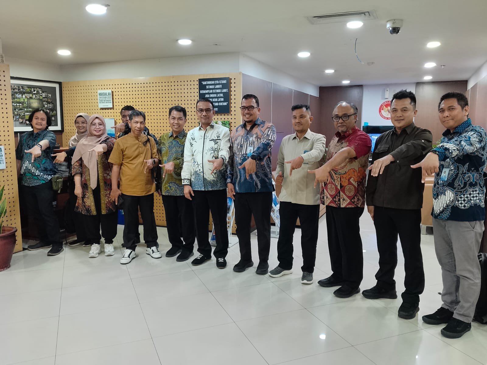 Delegasi masyarakat Kalbar menilai kondisi infrastruktur pendidikan di daerah pelosok dan wilayah 3T sudah sangat mendesak untuk segera mendapatkan bantuan anggaran pusat.