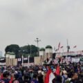 Ribuan Massa Aksi Mulai Padati Pintu Utama Gedung DPR RI, Bentangkan Spanduk Bertuliskan Rampas Aset Koruptor, Hukum Mati Koruptor