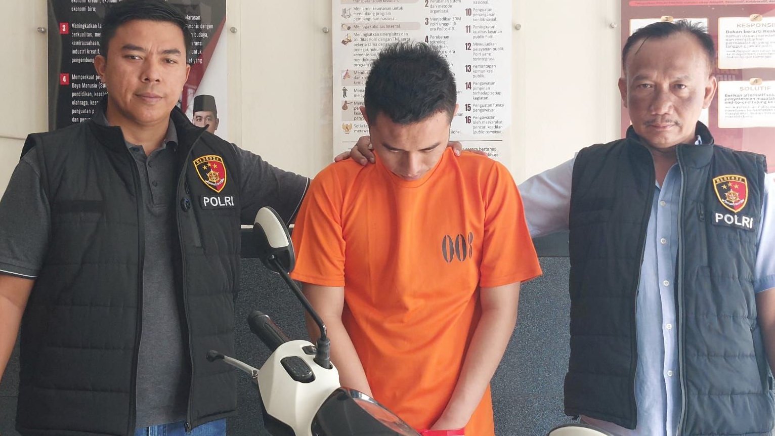 Seorang pria diringkus lantaran diduga mencuri motor dan barang-barang berharga milik temannya di Gunungputri Bogor
