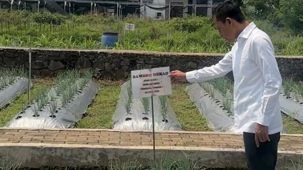 Wakil Bupati Bogor Jaro Ade saat mengunjungi Distanhorbun pada Rabu, 26 Agustus 2026. 