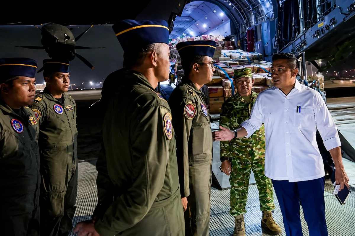 Pemerintah mengirim 65 ton bantuan logistik ke NTT menggunakan pesawat angkut, menambah total bantuan yang telah disalurkan menjadi 253 ton