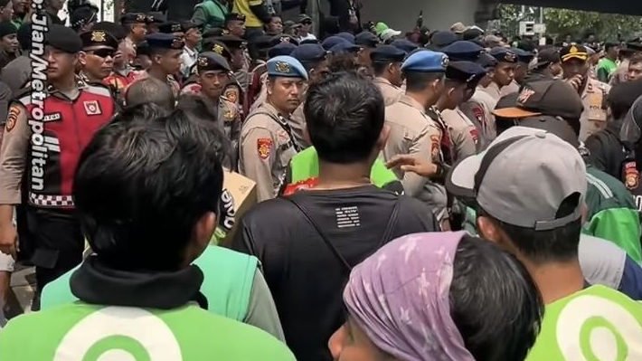 Demo 27 Agustus di DPR RI Sempat Memanas, Relawan dan Ojol Sempat Bersitegang dengan Polisi Terkait Logistik
