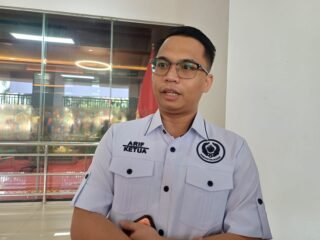 Atlet Panjat Tebing Kabupaten Bogor Bentangkan Bendera Raksasa 30 Meter