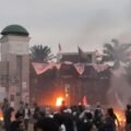 Demo di DPR Memanas, Massa Rusak Pagar hingga Bakar Ban