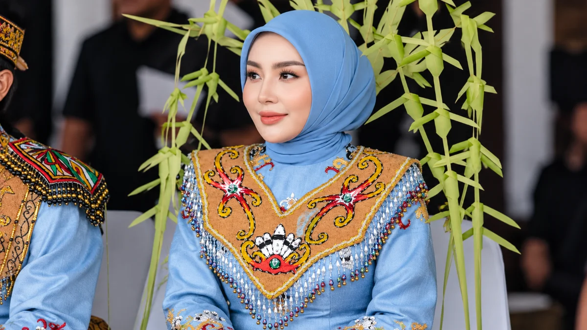 Aisyah Thisia istri Gubernur Kalteng Agustiar Sabran yang menjadi sorotan.