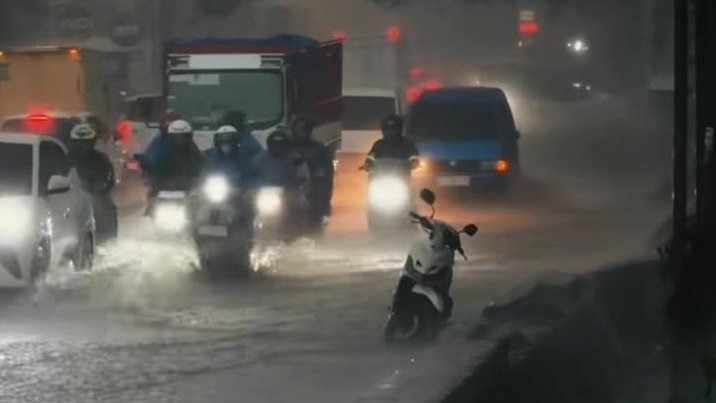 Jalan Raya Kemang Banjir Lagi, Proyek Normalisasi Saluran Irigasi Dikritik Mangkrak