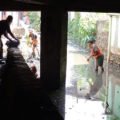 Jaga Ketertiban dan Lingkungan, Satpol PP Kemang Tertibkan Trotoar dan Awasi Normalisasi Kali Setu