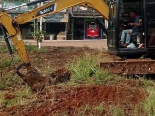 Kerahkan Alat Berat, Satgas dan Poktan Suryakancana Rawat Lahan Ketahanan Pangan di Jalan Bomang
