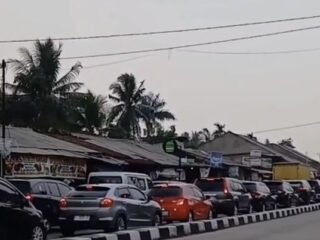Macet 2 Km di Jalan Raya Parung-Bogor, Antrean Kendaraan Mengular hingga Jampang