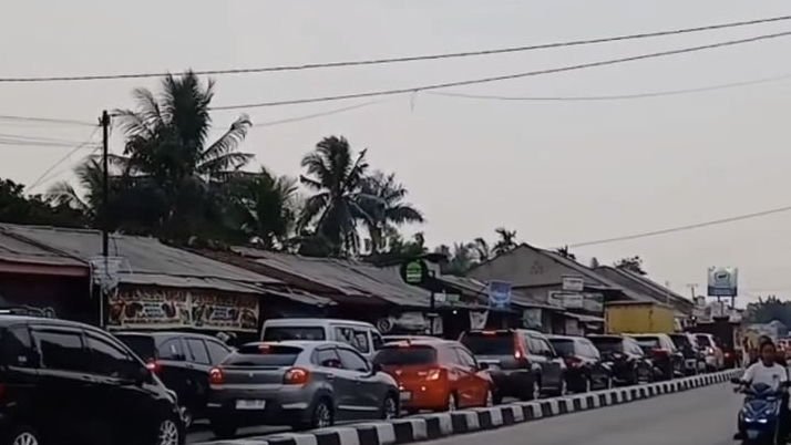 Macet 2 Km di Jalan Raya Parung-Bogor, Antrean Kendaraan Mengular hingga Jampang