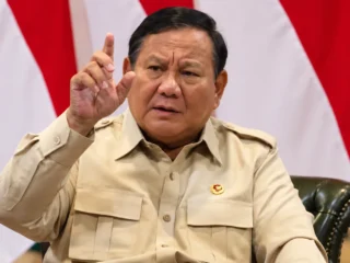 Prabowo Subianto saat berdiskusi membahas pengelolaan lahan gambut
