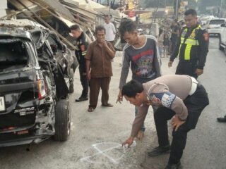 Kecelakaan truk boks di Tanjakan Selarong Puncak Bogor, 2 orang luka ringan