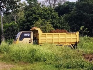 Galian Tanah Merah di Ciseeng Dikeluhkan Warga, Jalan Desa Kotor dan Licin