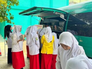 Bukan Sekadar Baca Buku, Perpustakaan Keliling Sasar Gen Z di Leuwiliang