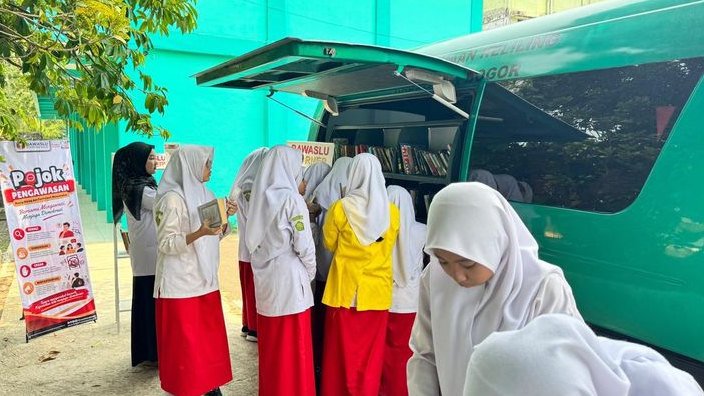 Bukan Sekadar Baca Buku, Perpustakaan Keliling Sasar Gen Z di Leuwiliang