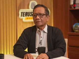 Mahfud MD merespons pernyataan Prabowo Subianto soal pakar yang disebut “goblok”.