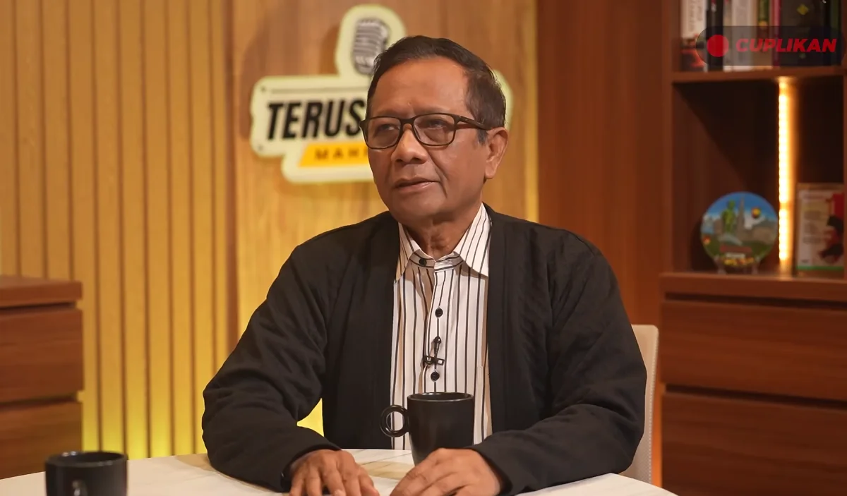 Mahfud MD merespons pernyataan Prabowo Subianto soal pakar yang disebut “goblok”.