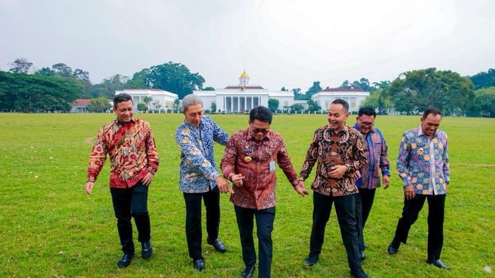 Delegasi APEKSI Diajak Jalan Kaki dari IICC ke Kebun Raya Bogor