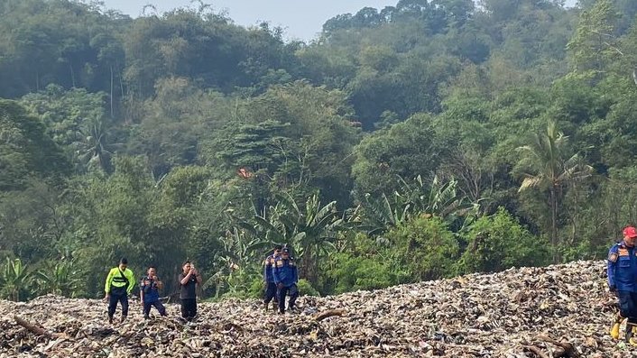 Api Dipastikan tak akan Muncul Lagi, Petugas Damkar dan BPBD Kabupaten Bogor Tetap Siaga Pantau TPA Galuga 24 Jam