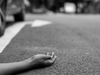 Kecelakaan di Dekat SPBU Cikabon Parung Panjang, Pengendara Motor Terjatuh hingga Tertabrak Truk