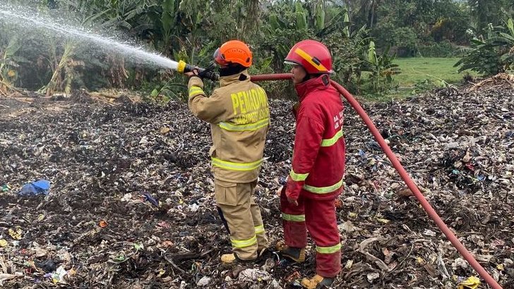 Hari ke-12, Pendinginan TPAS Galuga Terus Digeber hingga 29 September