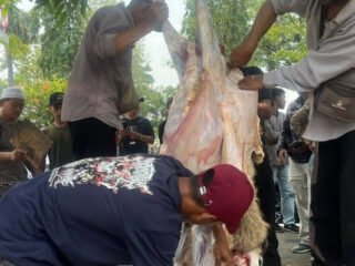 Usai KPK Tangkap Kepala Kantah Bogor, Petani Gelar Syukuran Potong Kambing di Depan Kantah 1