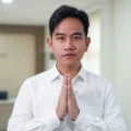 Wapres Gibran Rakabuming Raka meminta maaf kepada keluarga korban dugaan keracunan MBG