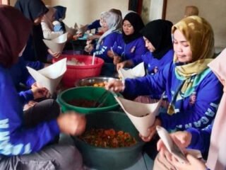 Di Balik Perjuangan Padamkan Kebakaran TPAS Galuga, Ada 4.000 Nasi dan 1.200 Gelas Kopi dari Dapur Tagana