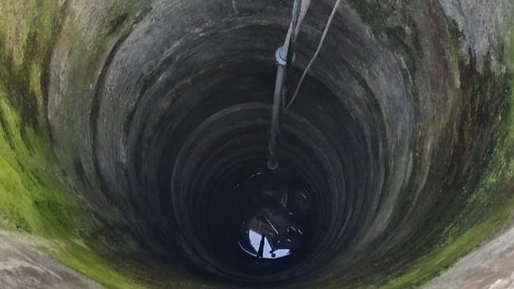 Wanita Tercebur Sumur Sedalam 12 Meter di Sukaraja Bogor, Damkar Berhasil Lakukan Evakuasi