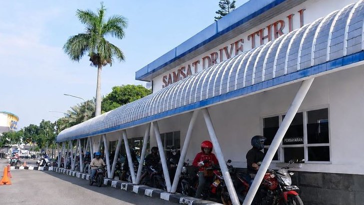 Tak Perlu Turun dari Kendaraan, Samsat Cibinong Permudah Bayar Pajak Lewat Layanan Drive Thru