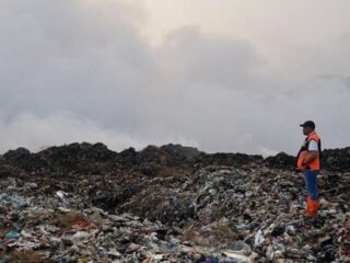 Cuaca Kering Jadi Alarm Bahaya, Bupati Bogor: Jangan Bakar Sampah Sembarangan, Api Bisa Jadi Bencana