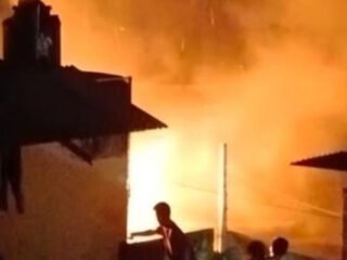 Diduga Korsleting Listrik, Dua Rumah Milik Warga di Tegallega Bogor Hangus Terbakar