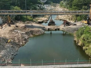 Jembatan Kedep Dibangun Ulang Sepanjang 90 Meter, Pengguna Jalan Diminta Waspada di Area Proyek
