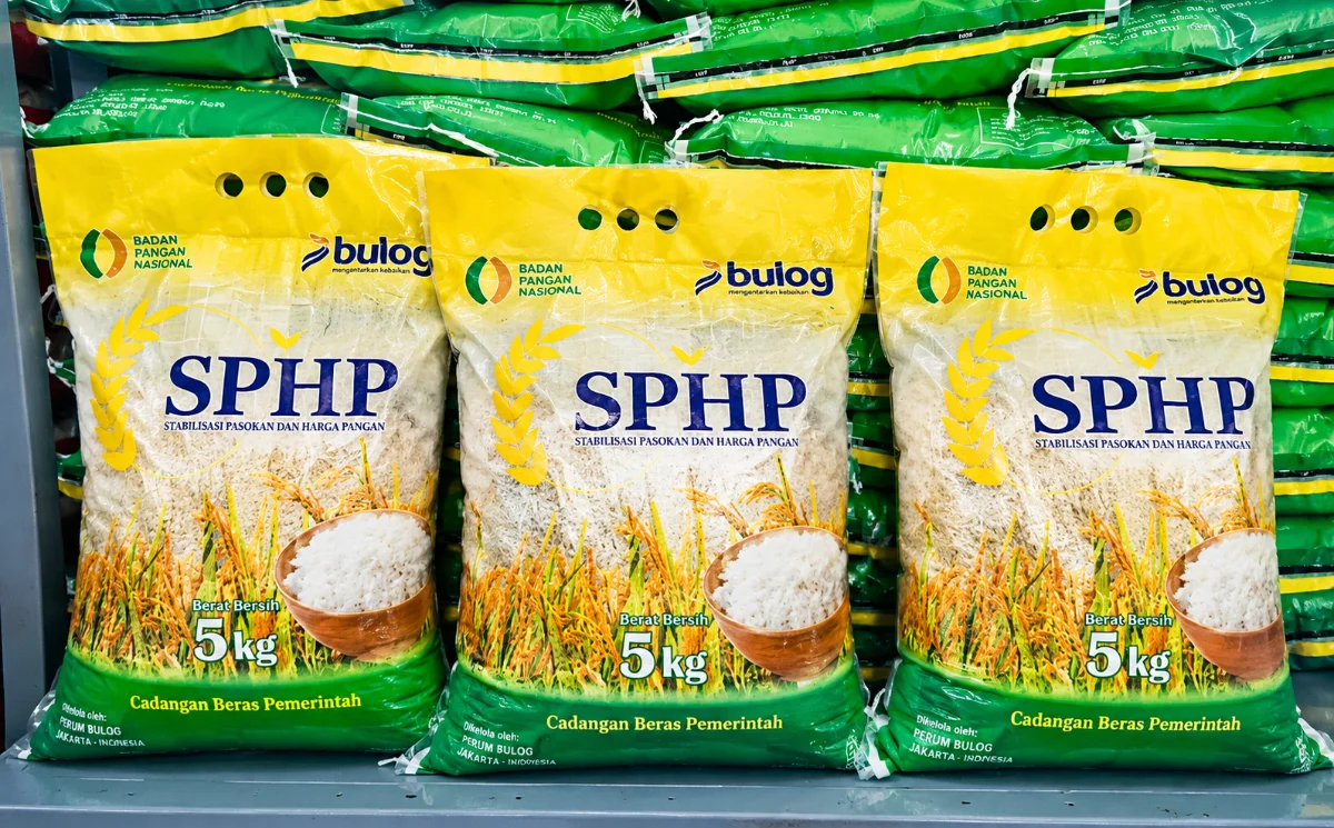 Beras SPHP program pemerintah yang dijual melalui jalur distribusi resmi Bulog