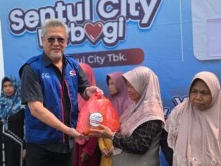 Sentul City Berbagi salurkan ratusan paket sembako di Kampung Tapos Babakan Madang