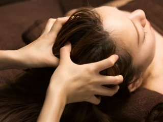 Hair oiling kembali tren, cara pakai minyak rambut agar tidak lepek