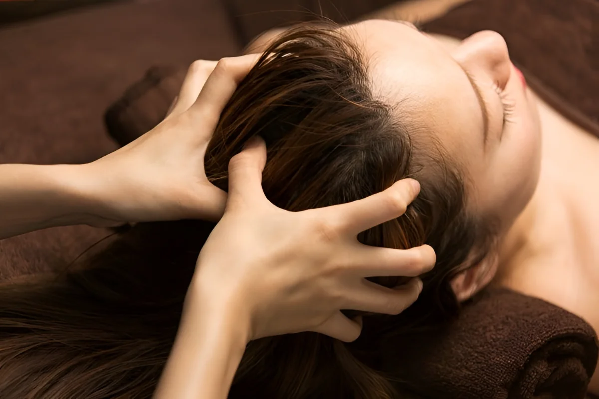 Tren hair oiling untuk rambut lebih berkilau