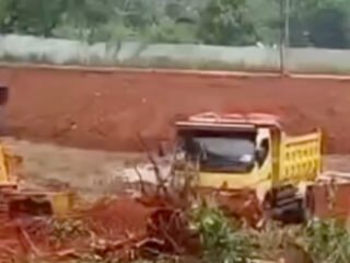 Waduh! Baru 2 Hari Dihentikan di Leuwihalang, Warga Kembali Lapor Galian Tanah Merah di Bojong Keong Rumpin
