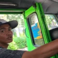 Pengamen yang disebut meminta uang secara memaksa di angkot arah Stasiun Bogor