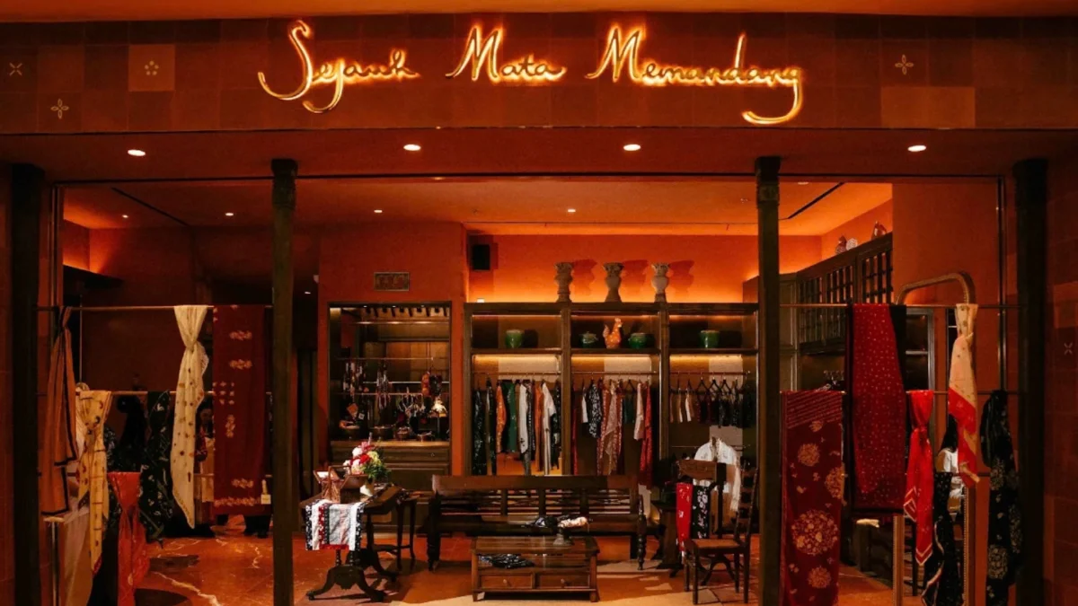 Store Sejauh Mata Memandang Plaza Indonesia.