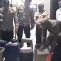 Polsek Ciomas Gerebek Lapak Rongsok di Pasar Laladon Bogor, 580 Butir Tramadol dan 162 Botol Miras Disita
