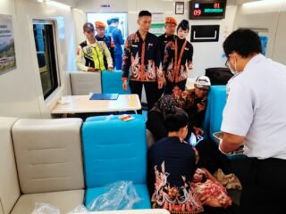 Penumpang KA Sangkuriang Melahirkan di Perjalanan, Dibantu Dokter Spesialis Kandungan