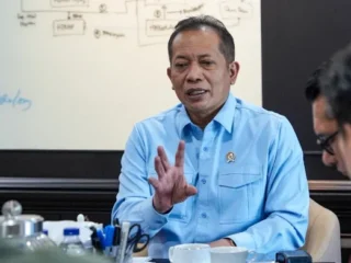 Menteri Koperasi Ferry Juliantono menyampaikan peluang Kopdes Merah Putih mengelola usaha pertambangan