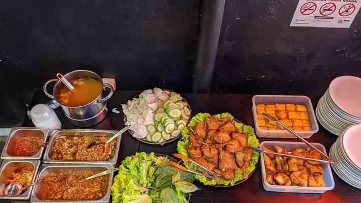 Bebeke Om Aris Dramaga, Tempat Makan Bebek Goreng dengan Aneka Sambal