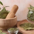 Manfaat Daun Salam untuk berbagai masalah Rambut