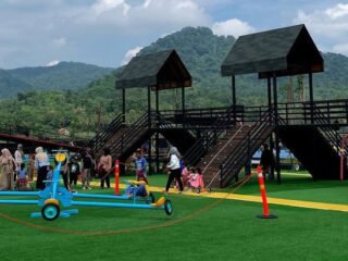 Ada Playground hingga Mini Zoo, The Nice Park Rumpin Bogor Cocok Buat Tempat Momong Anak